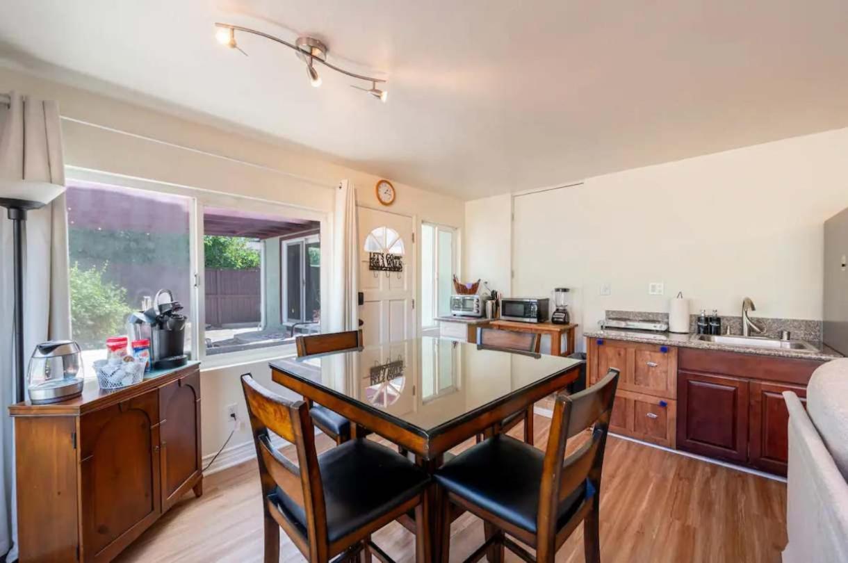 New Cozy Retreat With Large Yard And Jacuzzi *