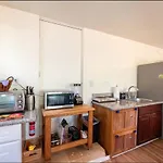 New Cozy Retreat With Large Yard And Jacuzzi